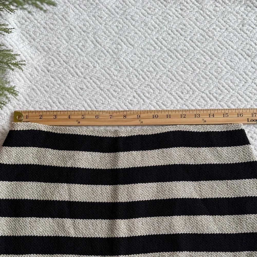 NWOT St. John Knits Pique Knit Striped Straight Skirt in Caviar/Sand sz 10